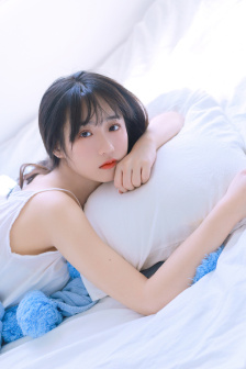 美丽人妻陷入大尺度拍摄陷阱